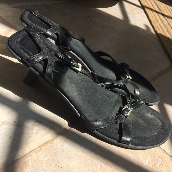 Unisa Genuine leather buckle strappy sandal black - Picture 2 of 8